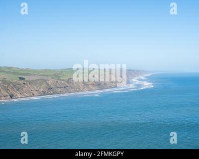 Capo sud del porto di Manukau ingresso dalla spiaggia di Whatipu Foto Stock