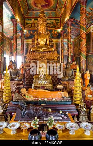 Gli interni dorati del Tempio di Wat Phnom a Phnom Penh, Cambogia Foto Stock