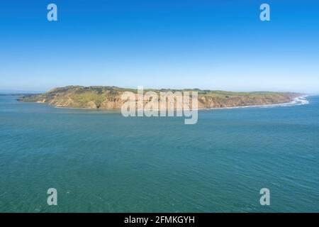 Capo sud del porto di Manukau ingresso dalla spiaggia di Whatipu Foto Stock