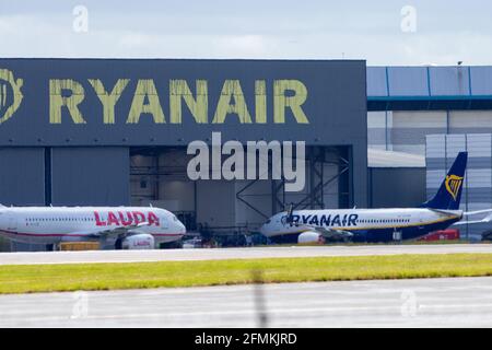 Aerei di linea di bilancio in deposito all'aeroporto di Stansted in Essex durante la pandemia di Coronavirus. Foto Stock