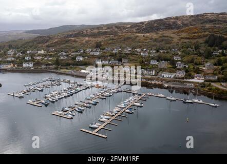 Veduta aerea del porto di Tarbert, della penisola di Kintyre, Argyll, Scozia. Foto Stock