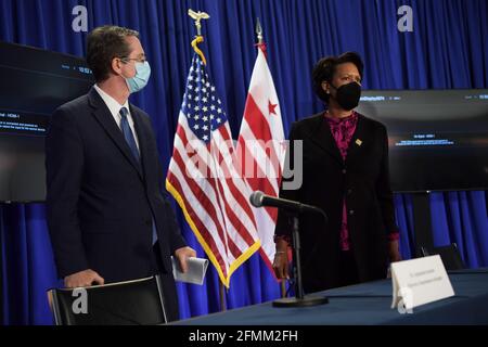 Washington, Stati Uniti. 10 maggio 2021. Il sindaco della DC Muriel Bowser ha concluso una conferenza stampa sugli aggiornamenti di Covid 19, oggi il 10 maggio 2021 alle Old Council Chambers di Washington DC, USA. (Foto di Lenin Nolly/Sipa USA) Credit: Sipa USA/Alamy Live News Foto Stock