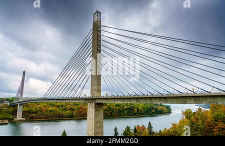 Vista panoramica del Ponte Penobscot Narrows sul Fiume Penobscot Foto Stock