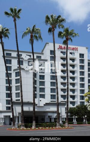 COSTA MESA, CALIFORNIA - 8 MAGGIO 2021: Il Marriott Hotel vicino al Segerstrom Center for the Arts Foto Stock