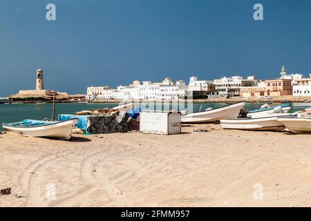 Barche da pesca nel villaggio di Ayjah vicino a sur, Oman Foto Stock