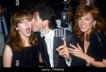 Laraine Newman John Travolta Marilu Henner 1985Photo by Adam Scul/PHOTOlink /MediaPunch Foto Stock