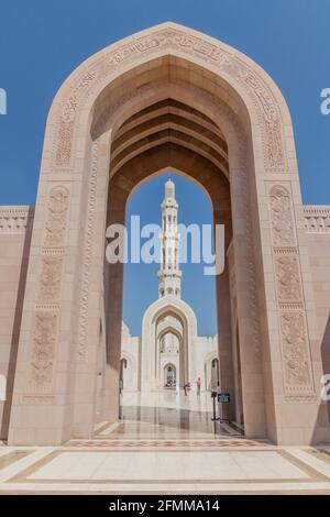 MASCATE, OMAN - 22 FEBBRAIO 2017: Minareto della Grande Moschea del Sultano Qaboos a Mascate, Oman Foto Stock