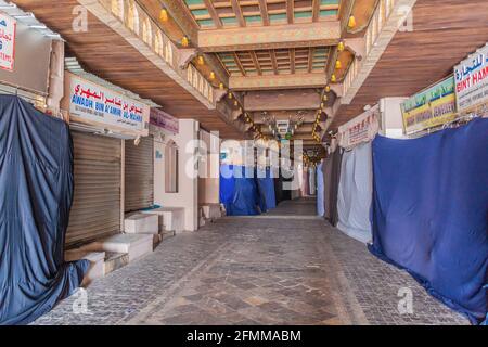 MUSCAT, OMAN - 23 FEBBRAIO 2017: Negozi chiusi del souq Muttrah a Muscat, Oman Foto Stock