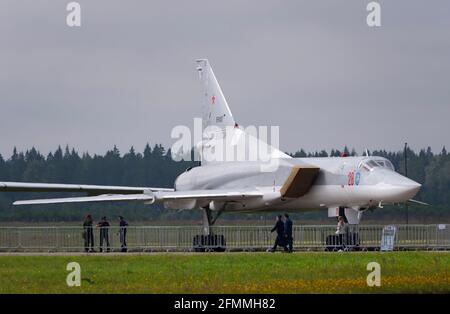 KUBINKA, RUSSIA - 25 AGOSTO 2020: Forum tecnico-militare internazionale ESERCITO-2020 alla base aerea di Kubinka. Tu-22 è un grande turboprop-p a quattro motori Foto Stock