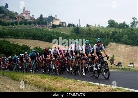 Guarene, Italia. 10 maggio 2021. Durante la terza tappa del giro d'Italia 2021 a Guarene, 190 km tra Biella e canale, Piemonte, il 10 maggio 2021. Credit: Pacific Press Media Production Corp./Alamy Live News Foto Stock