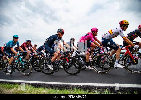 Guarene, Italia. 10 maggio 2021. Durante la terza tappa del giro d'Italia 2021 a Guarene, 190 km tra Biella e canale, Piemonte, il 10 maggio 2021. Credit: Pacific Press Media Production Corp./Alamy Live News Foto Stock