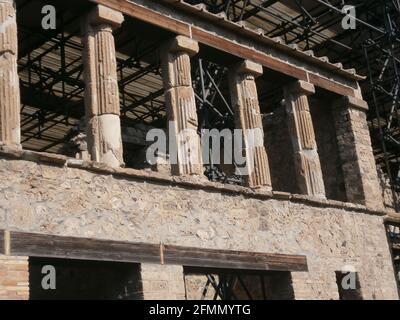 Antico tempio greco con colonne a Pompei, Italia Foto Stock