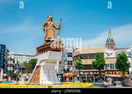 Yeosu, Corea - 26 Aprile 2021 : Piazza dell'Ammiraglio Yi Sun-Shin Foto Stock