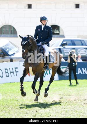 Redefin, Germania. 09 maggio 2021. Riders Tour, Grand Prix, gara di salto allo state Stud Redefin. Toni Haßmann dalla Germania su Contendrix. Credit: Daniel Reinhardt/dpa/Alamy Live News Foto Stock