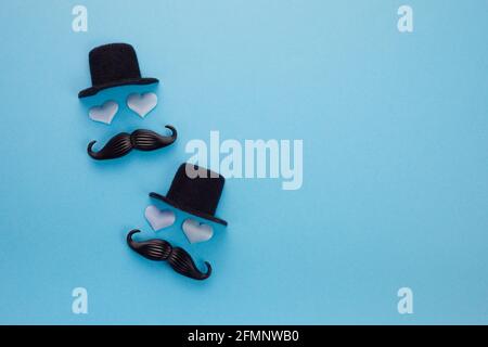 Happy Father's Day biglietto d'auguri con decorazione. Include baffi, cappello e cuori. Foto Stock