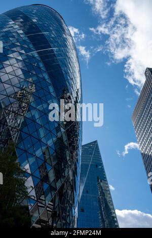 Il Gherkin nel quartiere finanziario, Londra, Inghilterra Foto Stock