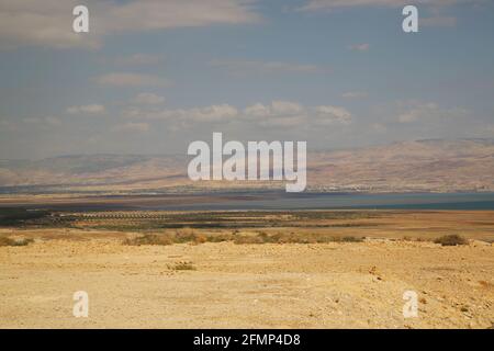 Vista della depressione del Mar Morto da Qumran Foto Stock