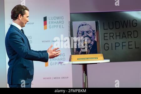 Monaco, Germania. 11 Maggio 2021. Sebastian Kurz, Cancelliere della Repubblica d'Austria, viene insignito del premio Media Freedom Award 2021 nel corso del summit Ludwig Erhard della durata di due giorni. Credit: Peter Kneffel/dpa/Alamy Live News Foto Stock