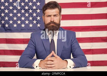 Patriottismo, protezione e prosperità. La sua campagna elettorale. Il brutale uomo d’affari è patriottico per gli stati uniti. Riforma dell’istruzione a scuola nel 4 luglio. Americano Foto Stock