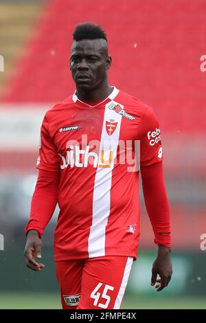 Monza, 10 maggio 2021. Mario Balotelli dell'AC Monza durante la partita della Serie B allo stadio U-Power di Monza. L'immagine di credito dovrebbe essere: Jonathan Moscop / Sportimage Foto Stock