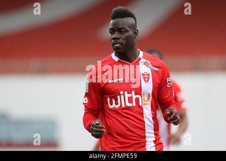 Monza, 10 maggio 2021. Mario Balotelli dell'AC Monza durante la partita della Serie B allo stadio U-Power di Monza. L'immagine di credito dovrebbe essere: Jonathan Moscop / Sportimage Foto Stock