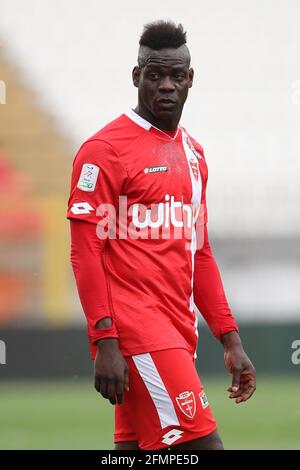 Monza, 10 maggio 2021. Mario Balotelli dell'AC Monza durante la partita della Serie B allo stadio U-Power di Monza. L'immagine di credito dovrebbe essere: Jonathan Moscop / Sportimage Foto Stock