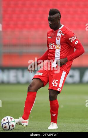 Monza, 10 maggio 2021. Mario Balotelli dell'AC Monza durante la partita della Serie B allo stadio U-Power di Monza. L'immagine di credito dovrebbe essere: Jonathan Moscop / Sportimage Foto Stock