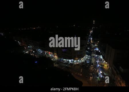 Deir al-Balah, la striscia di Gaza, Palestina. 10 maggio 2021. Palestinesi sui mercati della striscia di Gaza. Credit: Mahmoud Khattab/Quds Net News/ZUMA Wire/Alamy Live News Foto Stock