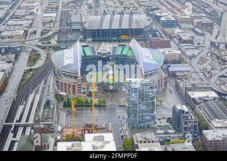 Vista dall'Osservatorio Sky View alla Columbia Tower, Seattle, situata al 73° piano. Dal pavimento si può ammirare una splendida vista. Foto Stock