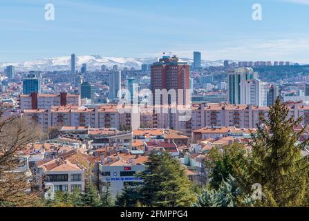 Vista panoramica del paesaggio urbano di Ankara, Turchia vista da Anitkabir Foto Stock