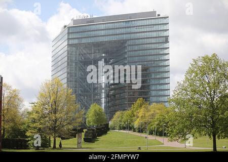 Duesseldorf, Germania. 07 maggio 2021. La torre dell'ufficio Stadttor a Düsseldorf. Credit: Liver Berg/dpa/Alamy Live News Foto Stock