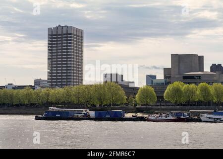 Torre ITV London Studios sulla sponda sud del Tamigi durante il giorno. Londra Foto Stock