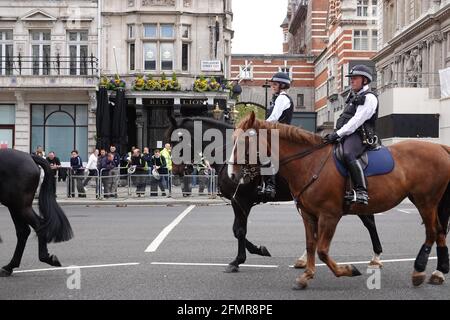 Westminster London, Regno Unito. 11 Maggio 2021. Apertura di Stato del Parlamento. Alla presenza dell'HM Queen Elizabeth II, del primo ministro Boris Johnson e di altri, in una cerimonia ridotta, conforme al Covid, che definisce l'ordine del giorno del governo per la prossima sessione parlamentare. Credit: Andrew Stehrenberger / Alamy Live News Foto Stock