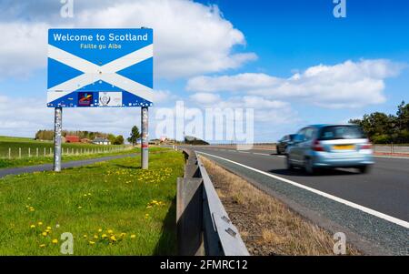 Scottish Borders, Scozia, Regno Unito. 11 maggio 2021. Immagini dei valichi di frontiera tra Scozia e Inghilterra ai confini scozzesi di oggi. Un confine duro con l’Inghilterra è probabile se la Scozia dovesse votare per rompere con il Regno Unito. A seguito delle elezioni parlamentari scozzesi, in cui il partito nazionale non ha raggiunto la maggioranza nel Parlamento scozzese, la questione dell'indipendenza scozzese è ancora una volta di nuovo riportata nella notizia. PIC; confine scozzese sulla A1 a Lamberton a nord di Berwick-upon-Tweed. Iain Masterton/Alamy Live News Foto Stock