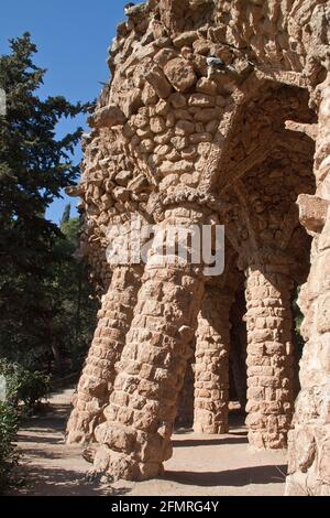 Antoni Gaudi hause e panca in ceramica a Park Guell, Barcellona, Spagna Foto Stock