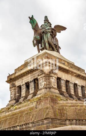 Monumento all'Imperatore Guglielmo i Guglielmo sul Deutsches Ecke angolo tedesco a Coblenza, Germania. Foto Stock