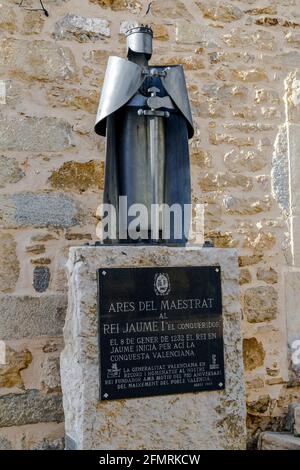 Ares del Maestrat, Spagna - 16 ottobre 2016: Statua di Giacomo i il Conquistatore, in questa città inizia la conquista di Valencia nel 1232. Progetto Pelekha ma Foto Stock