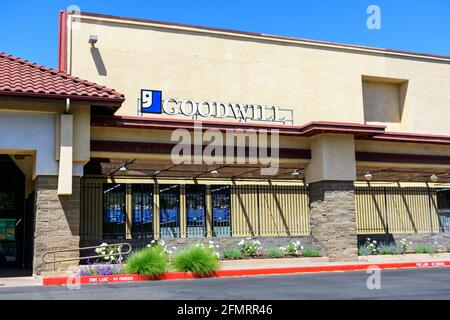 Cartello di buona volontà sull'ingresso del negozio al dettaglio di Goodwill Industries International - San Jose, California, USA - 2021 Foto Stock