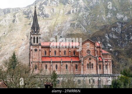 Basilica di Nostra Signora di battaglie, Covadonga, Asturias, Spagna. Foto Stock