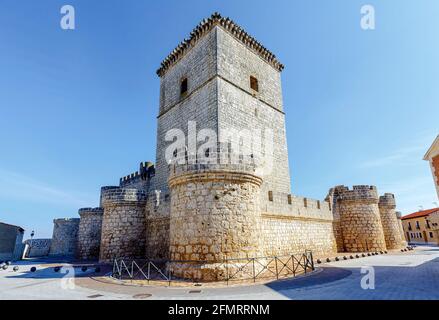 castello costruito nel XV secolo, situato nella città di Portillo in provincia di Valladolid Castiglia e Leon, Spagna Foto Stock