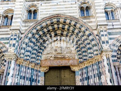 Cattedrale gotica, nota anche come Duomo di Genova o Cattedrale di San Lorenzo sede dell'arcivescovo di Genova annata Foto Stock