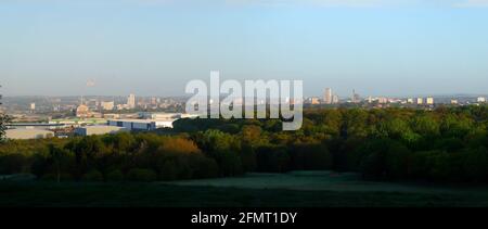 Vista panoramica sul centro di Leeds da Temple Newsam Foto Stock