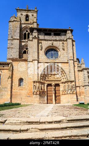 La Iglesia de Santa María la Real, sasamon, Spagna, UNESCO - Pellegrino la strada di Santiago de Compostela Foto Stock