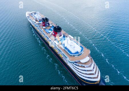 Nave da crociera Disney Magic che arriva a Southampton vuota a causa del coronavirus pandemico. Disney Magic è la prima nave da crociera di proprietà di Walt Disney Foto Stock