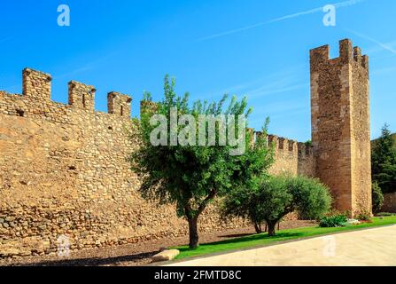 Mura della città fortificata di Montblanc, la Catalogna. Spagna Foto Stock