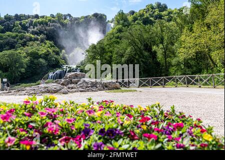 cascata di marmore aperta a pieno flusso Foto Stock