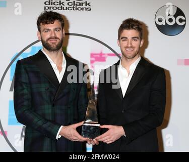 LOS ANGELES - NOV 19: Alex Pall, Andrew Taggart, i Chainsmokers al American Music Awards 2017 al Microsoft Theatre il 19 novembre 2017 a Los Angeles, California Foto Stock