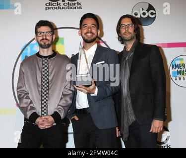 LOS ANGELES - NOV 19: Brad Delson, Mike Shinoda, Rob Bourdon, Linkin Park al American Music Awards 2017 al Microsoft Theatre il 19 novembre 2017 a Los Angeles, California Foto Stock