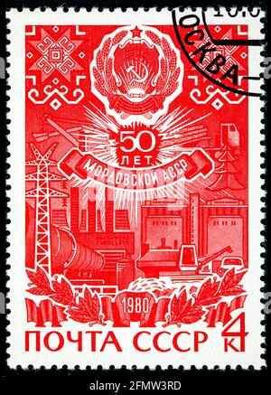 UNIONE SOVIETICA - CIRCA 1980: Un francobollo stampato dalla posta dell'Unione Sovietica è per il 50° anniversario del governo socialista sovietico autonomo mordvinese Foto Stock