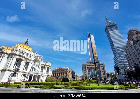 Messico, Città del Messico-3 Febbraio, 2020: Torre Laminoamericana e Palazzo delle Belle Arti (Palacio de Bellas Artes) vicino al Parco Centrale Alameda e Centro storico Zocalo Foto Stock